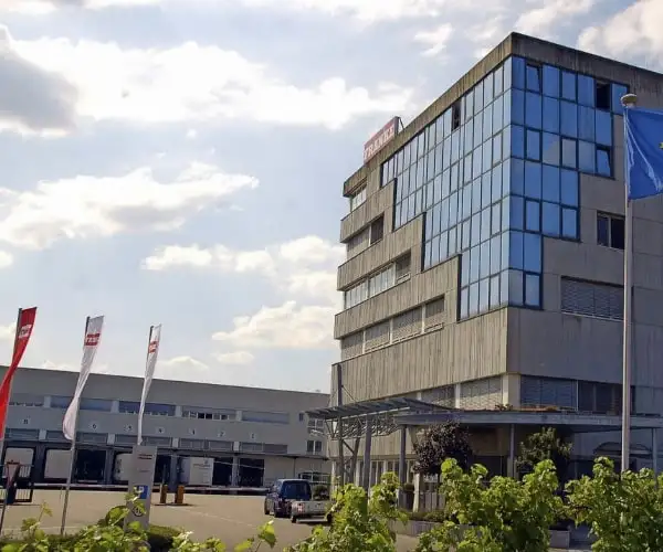 Franke-Bürogebäude-Banner-Markenshop-Seite
